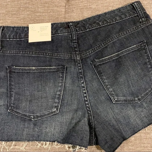 NWT Universal Threads high rise jean shorts 6 - Picture 7 of 9